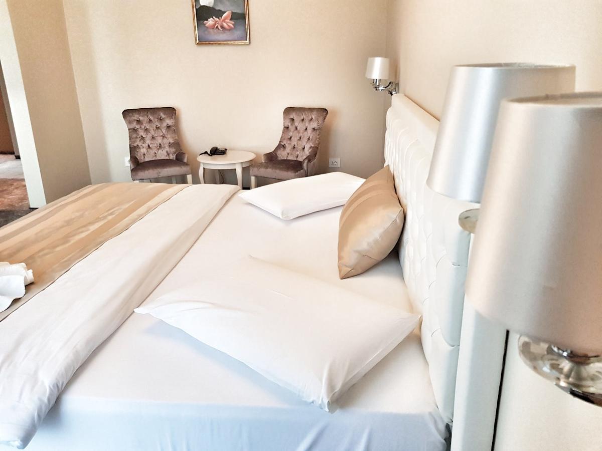 J'Adore Boutique Hotel Lugoj Esterno foto