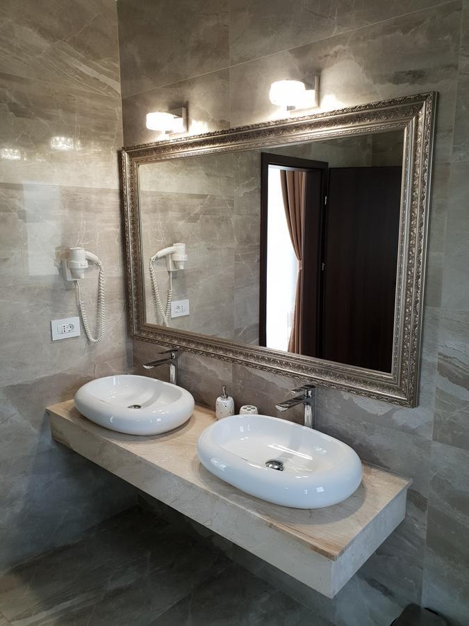 J'Adore Boutique Hotel Lugoj Esterno foto